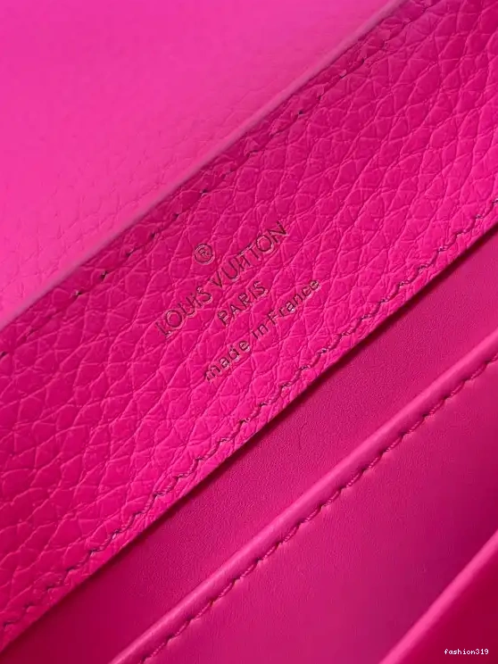 MINI LOUIS CAPUCINES VUITTON 0402